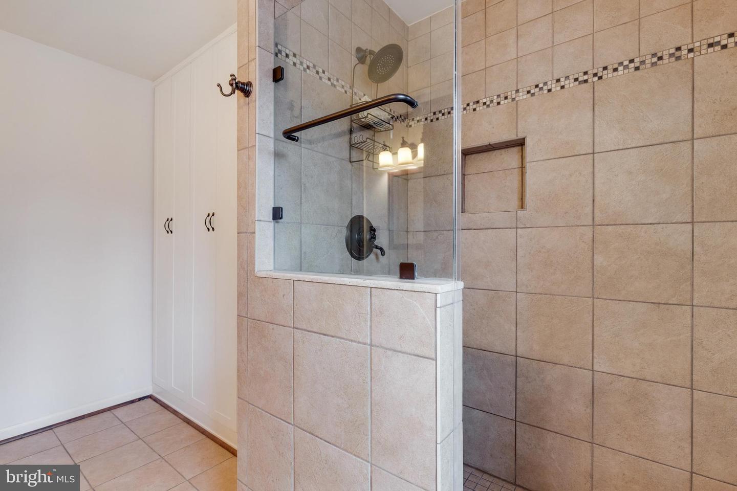 7724 Gromwell COURT