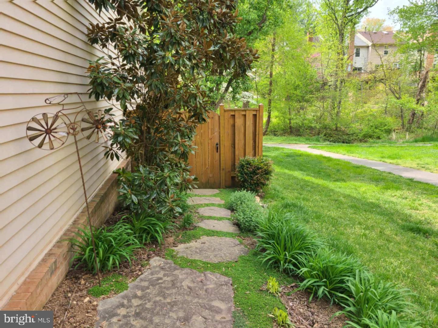 7724 Gromwell COURT