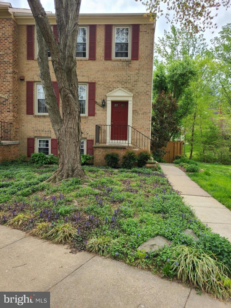 7724 Gromwell COURT