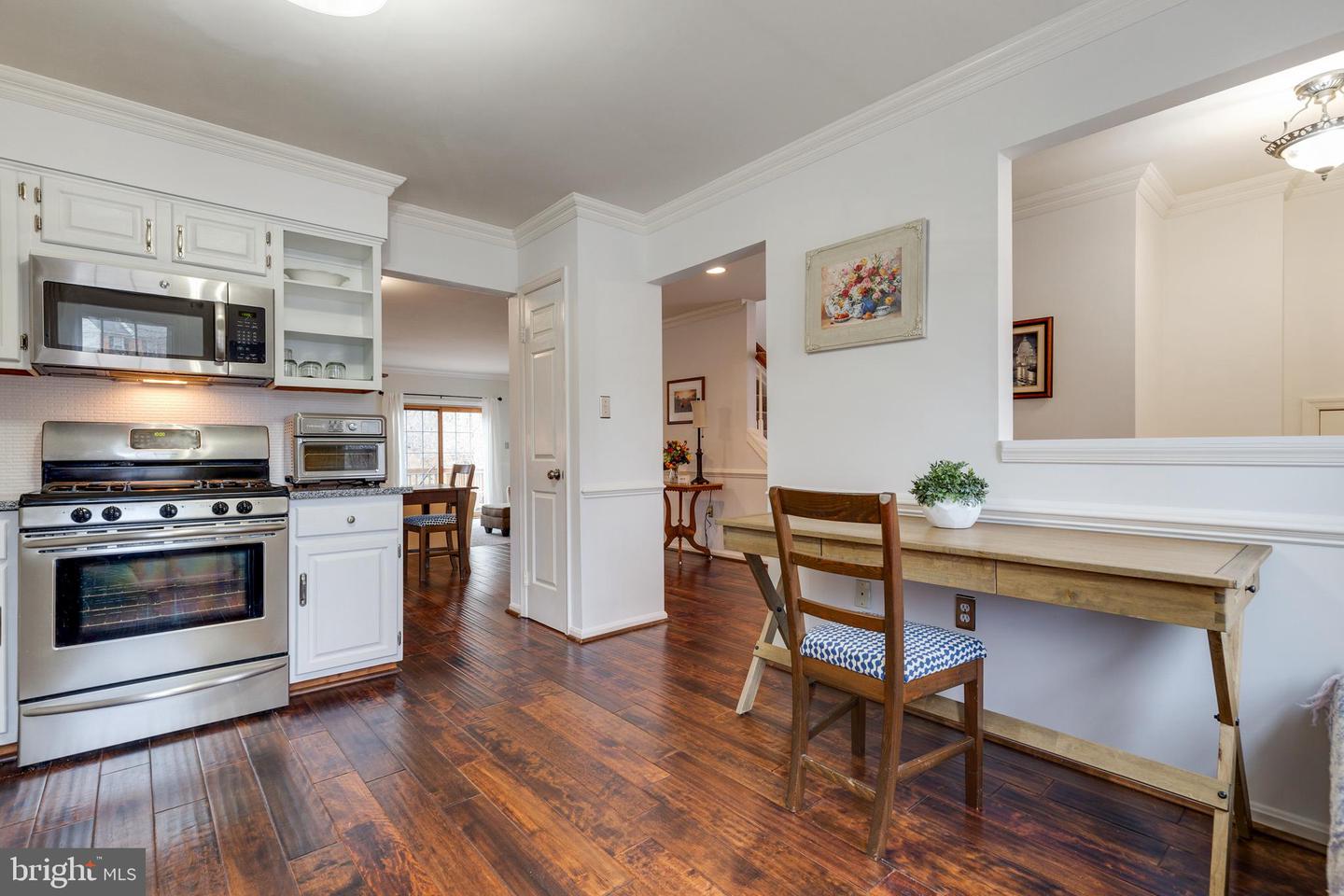 7724 Gromwell COURT
