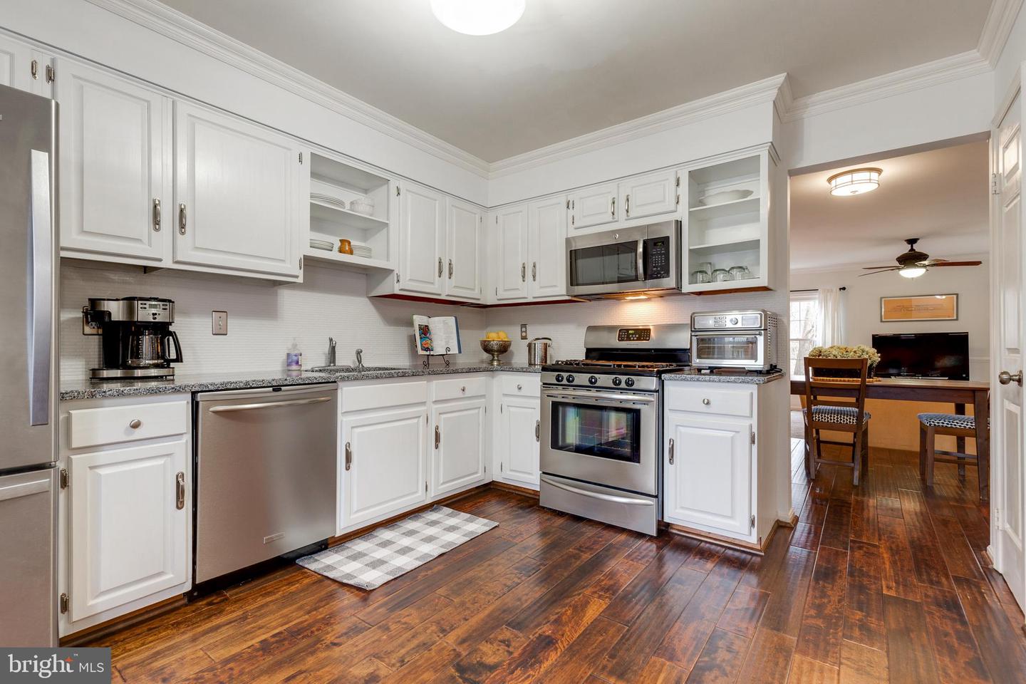 7724 Gromwell COURT