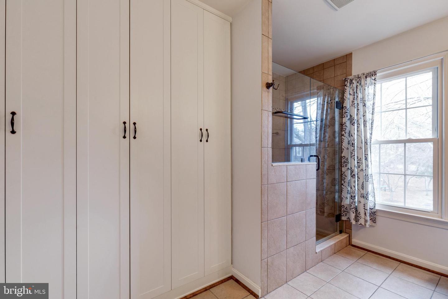 7724 Gromwell COURT