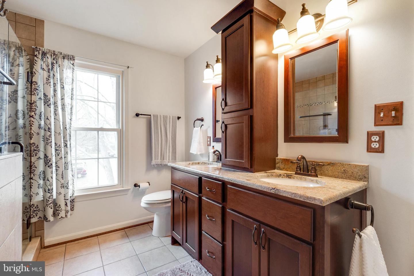 7724 Gromwell COURT