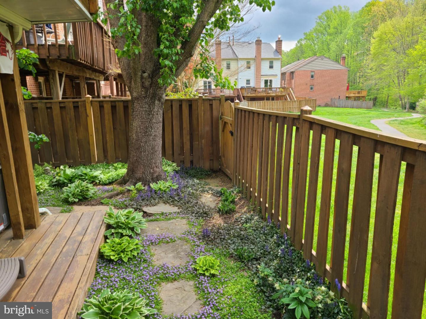 7724 Gromwell COURT