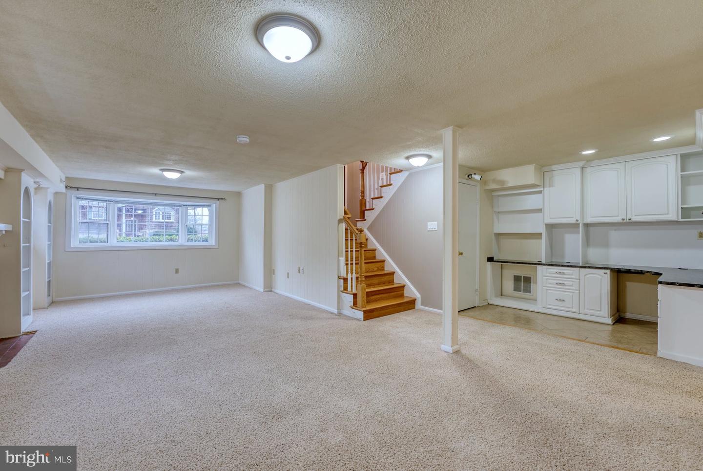 6112 Harmon PLACE