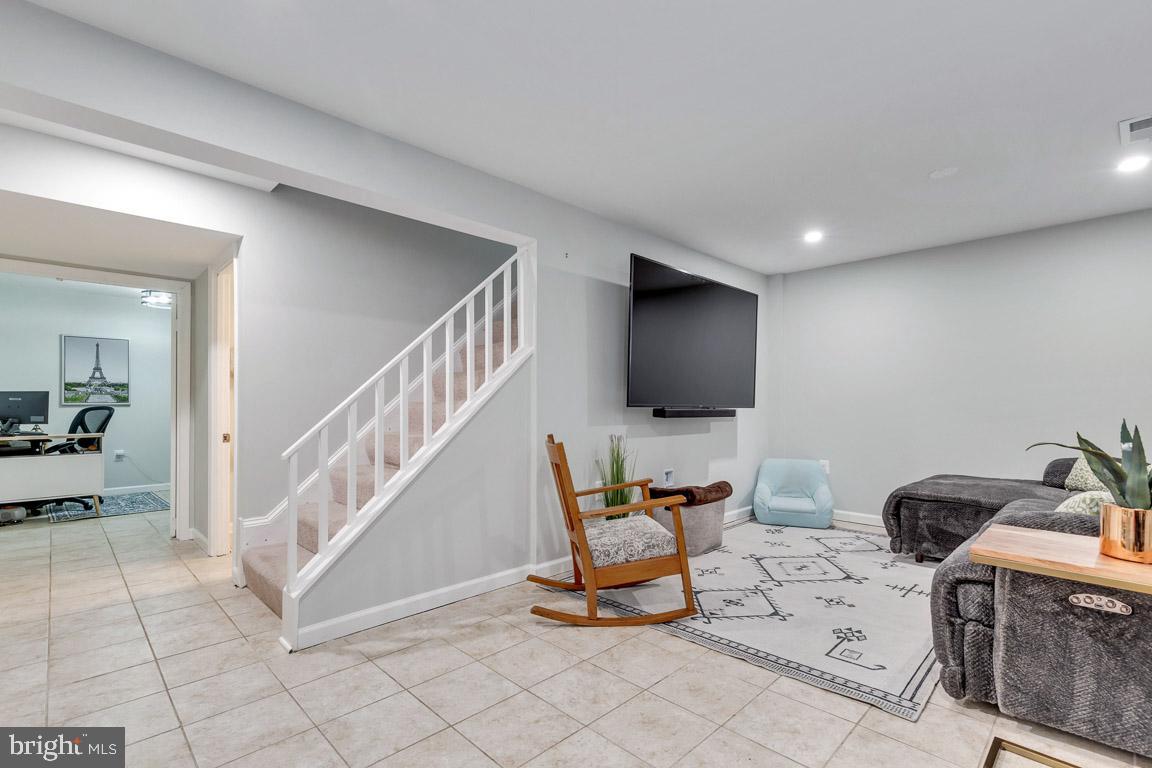 9913 Lakepointe DRIVE