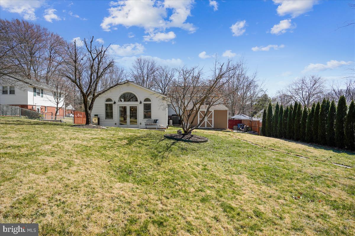 5633 Inverchapel ROAD