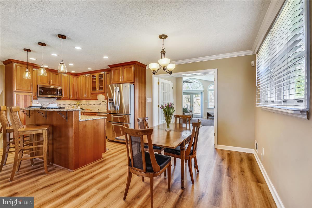 5633 Inverchapel ROAD