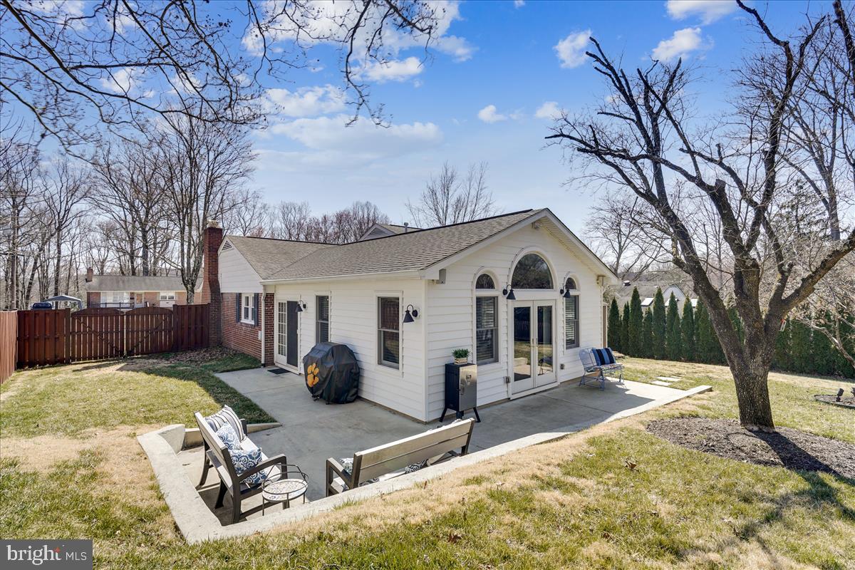 5633 Inverchapel ROAD