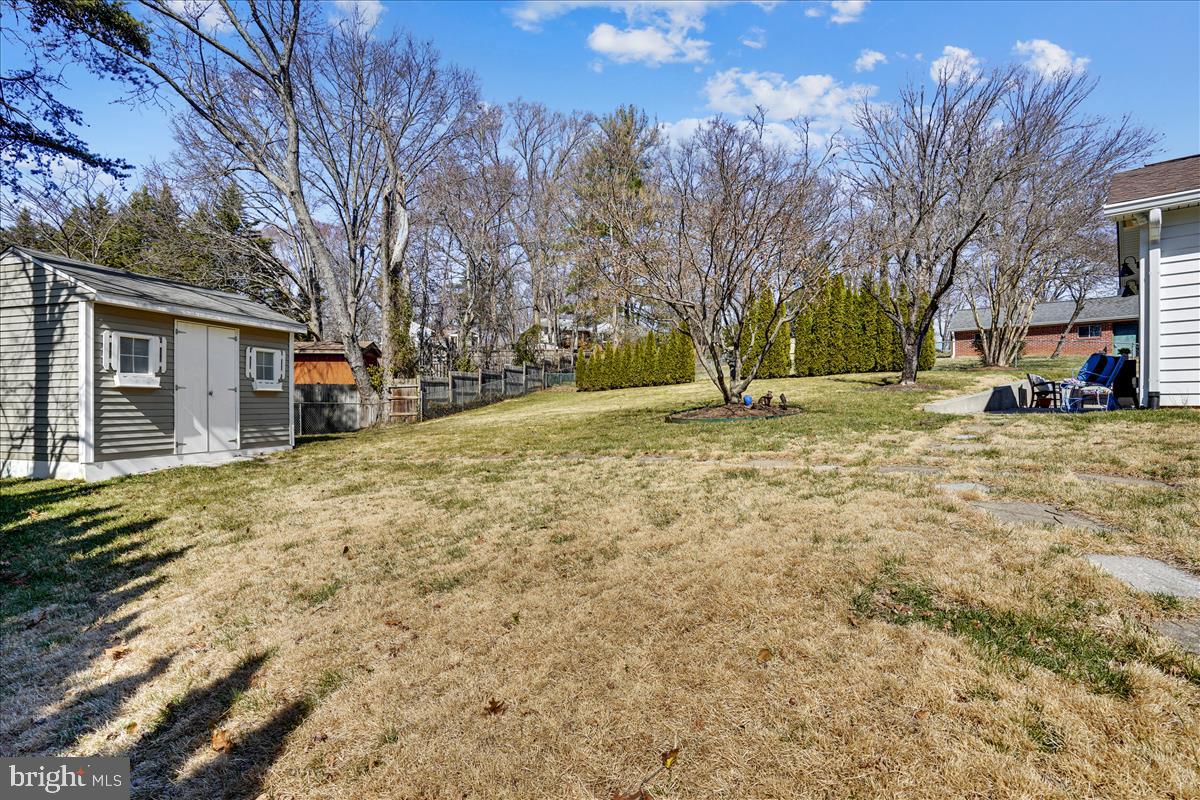 5633 Inverchapel ROAD