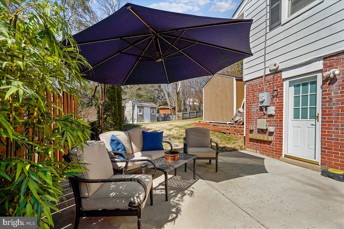 5633 Inverchapel ROAD