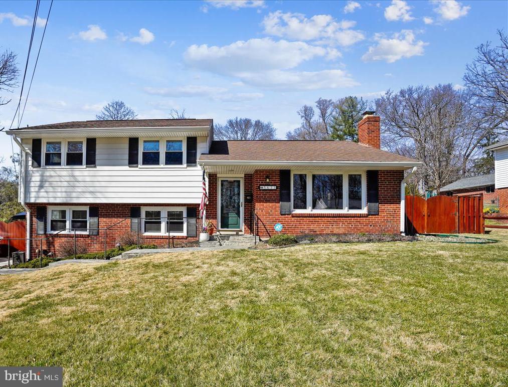 5633 Inverchapel ROAD