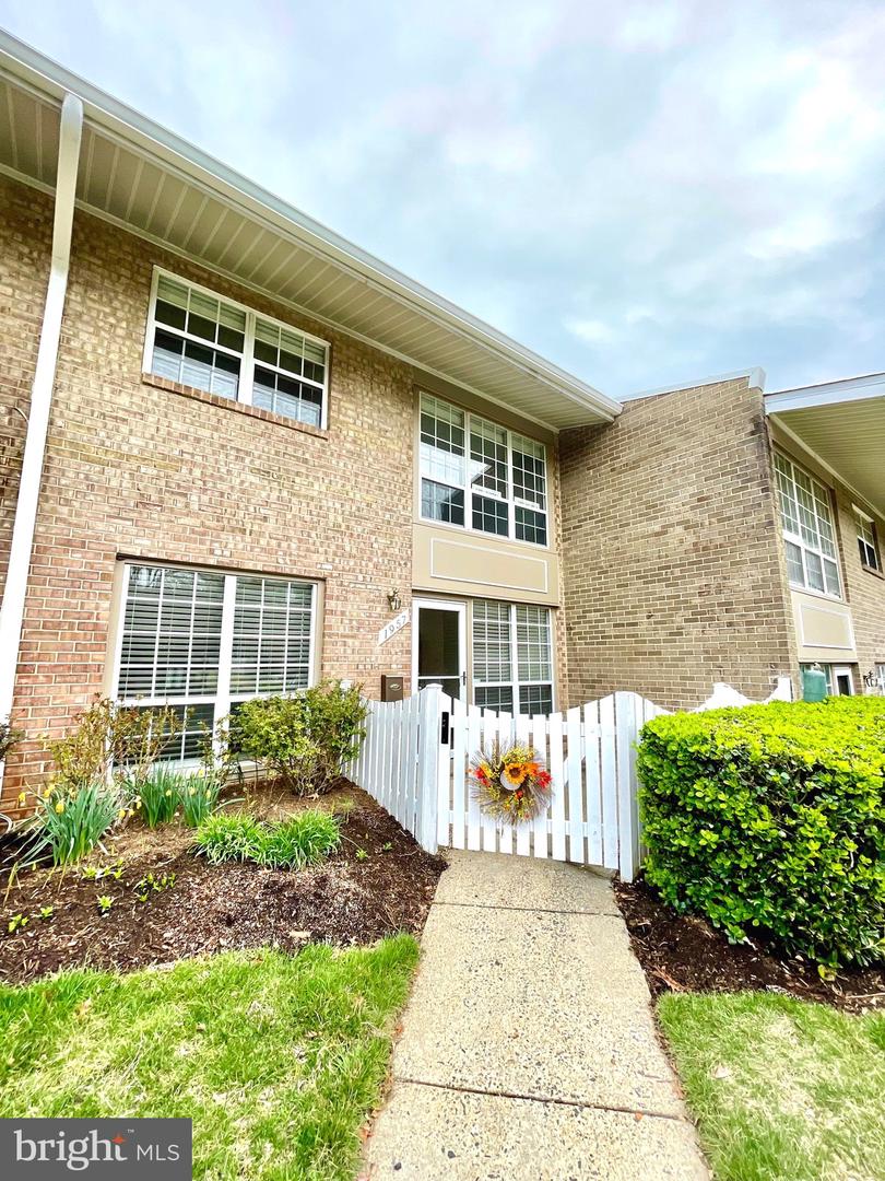 1957 Kennedy DRIVE Unit: 1957