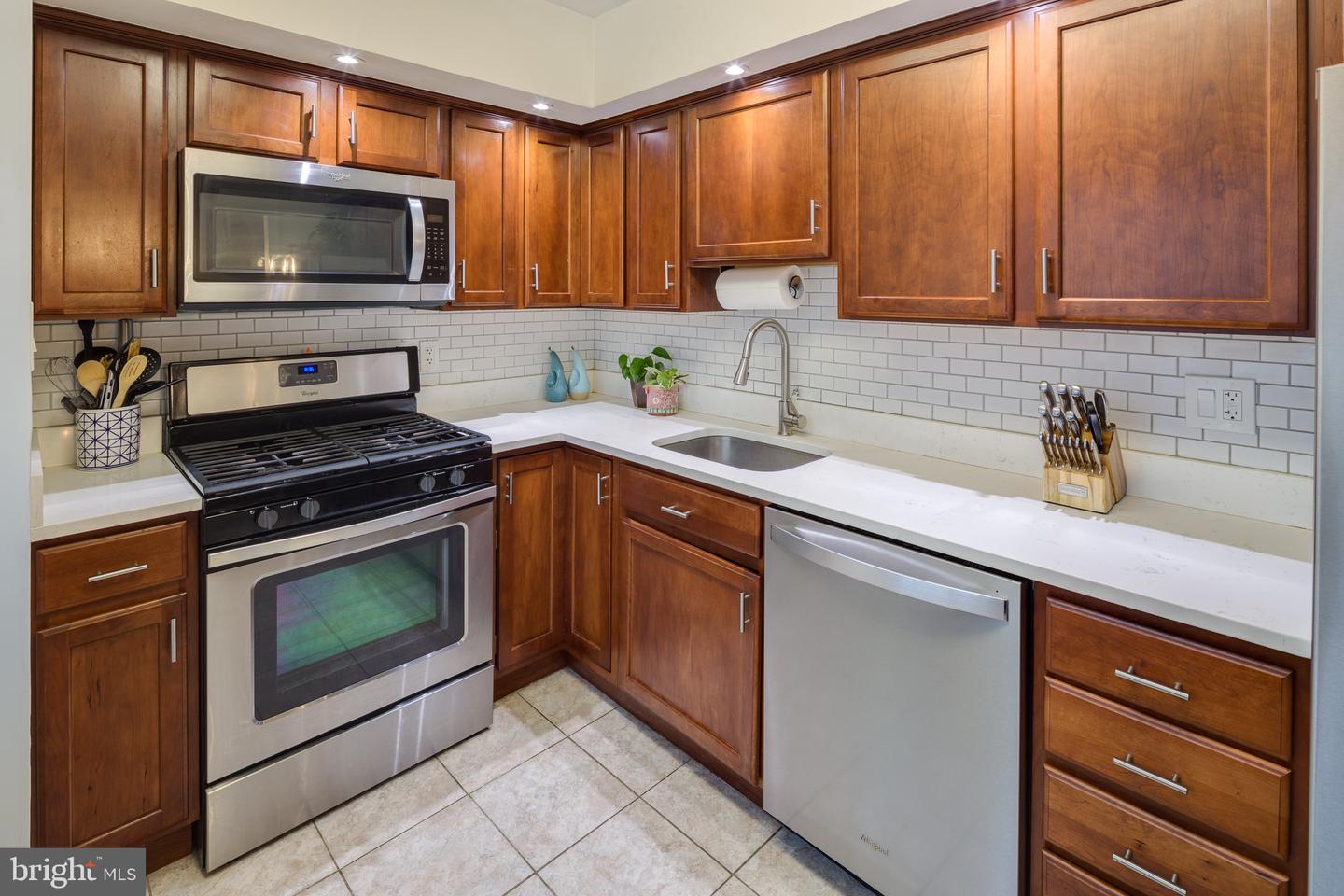 1957 Kennedy DRIVE Unit: 1957
