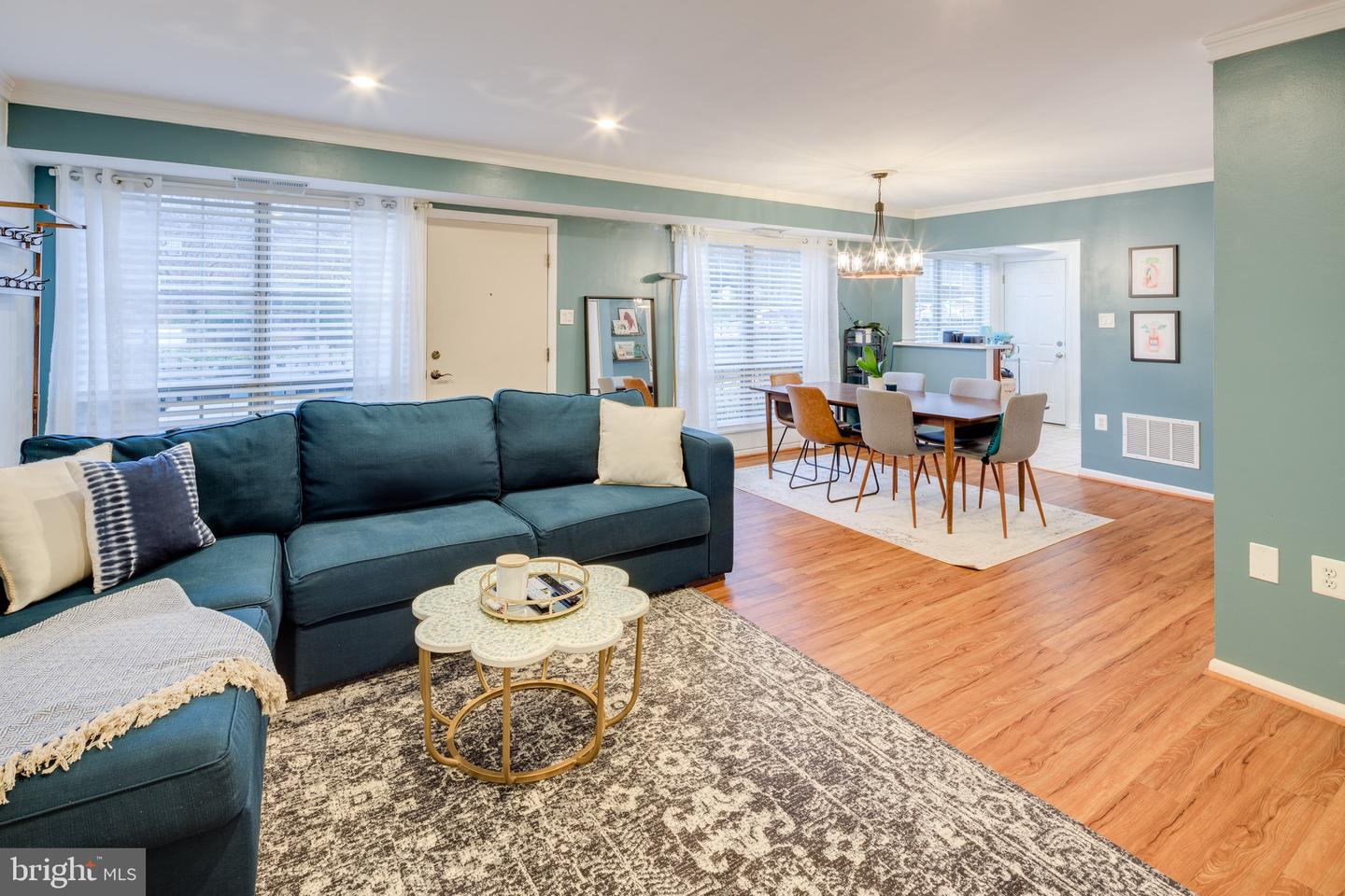 1957 Kennedy DRIVE Unit: 1957