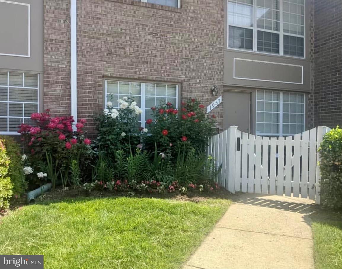 1957 Kennedy DRIVE Unit: 1957