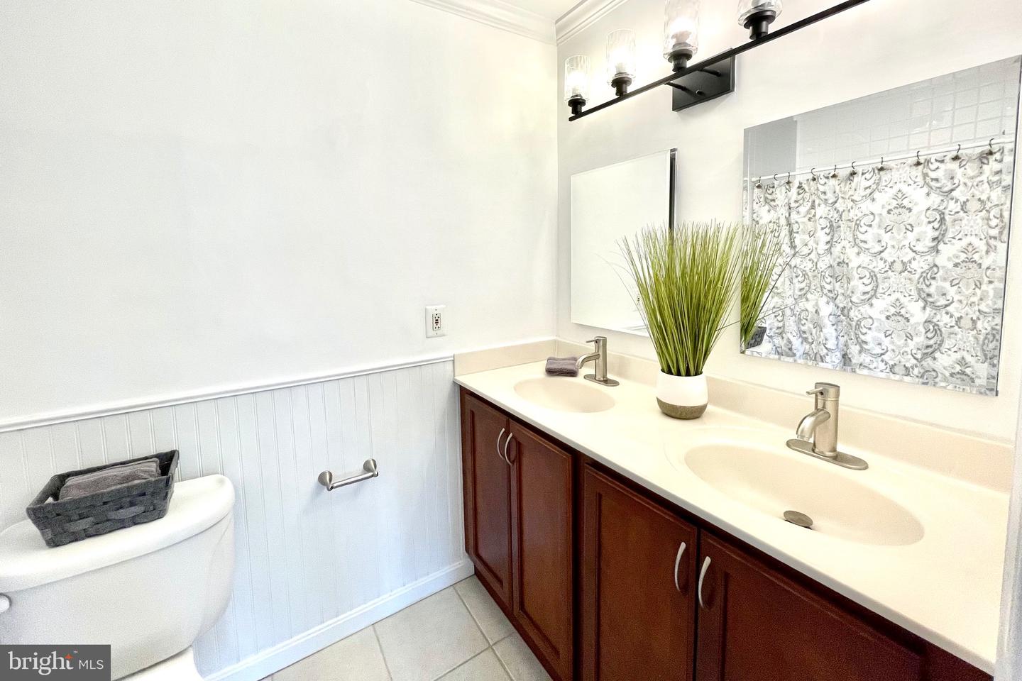 1957 Kennedy DRIVE Unit: 1957