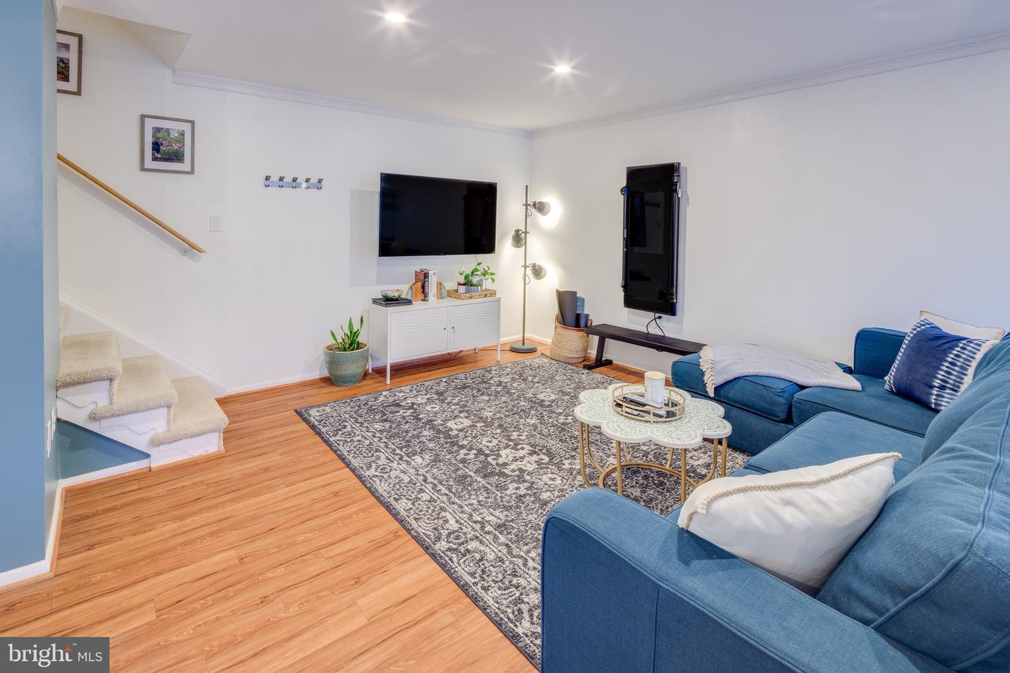 1957 Kennedy DRIVE Unit: 1957