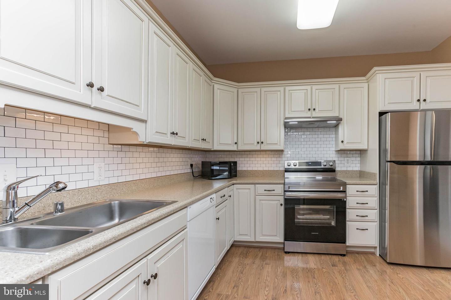 2116 Green Watch WAY Unit: 200