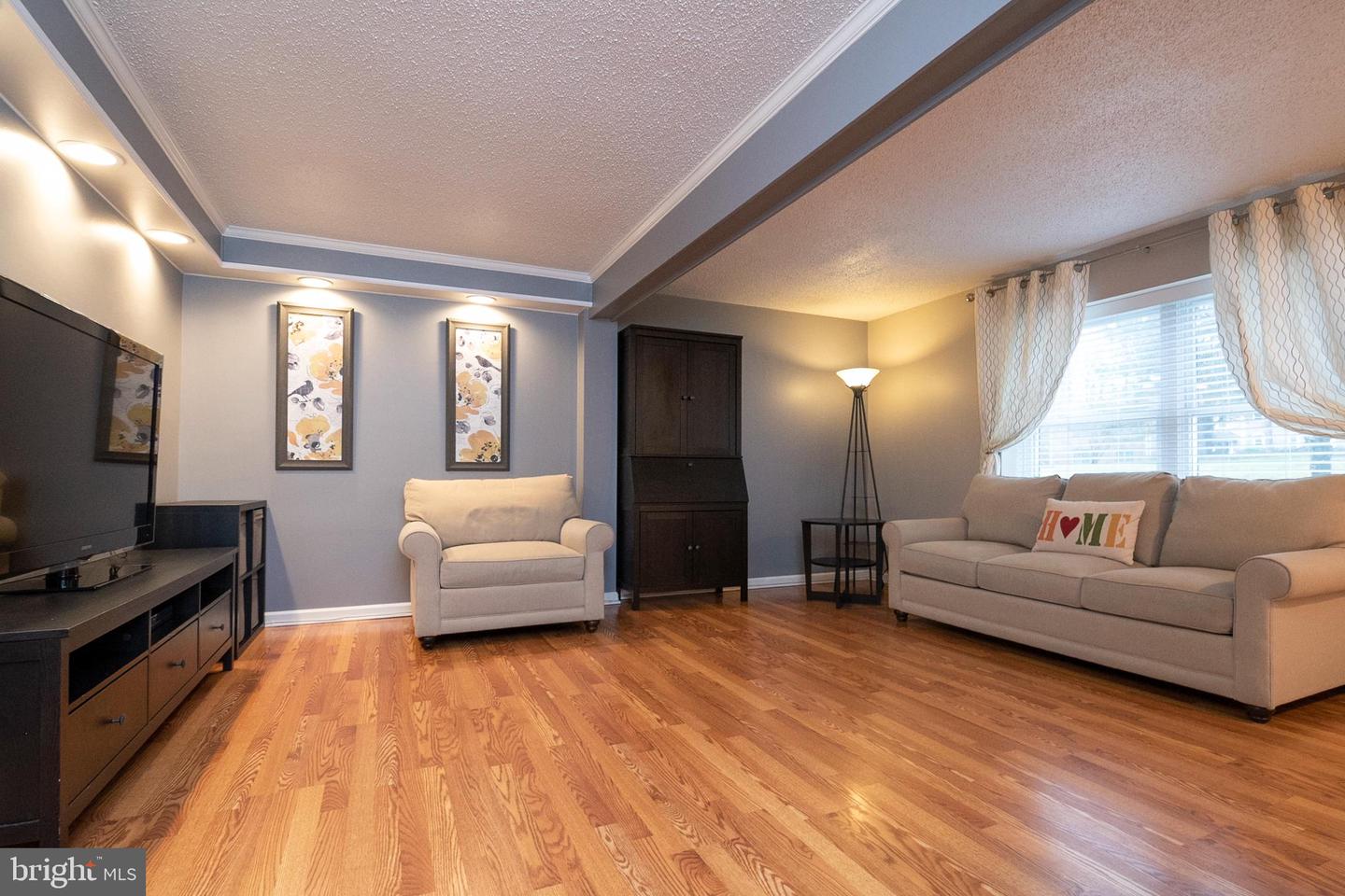 5828 Robins Nest LANE
