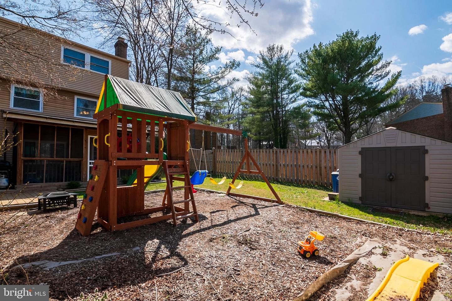 5828 Robins Nest LANE