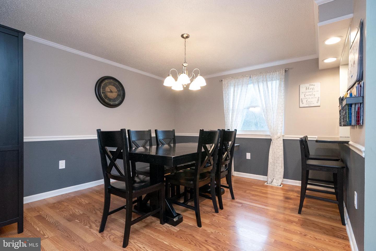 5828 Robins Nest LANE