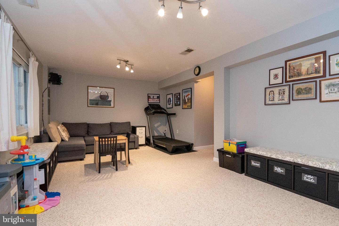 5828 Robins Nest LANE