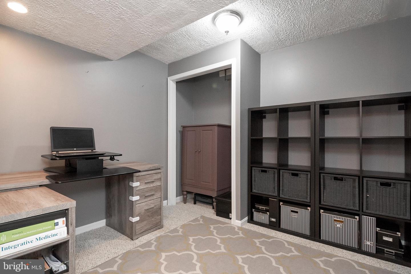 5828 Robins Nest LANE