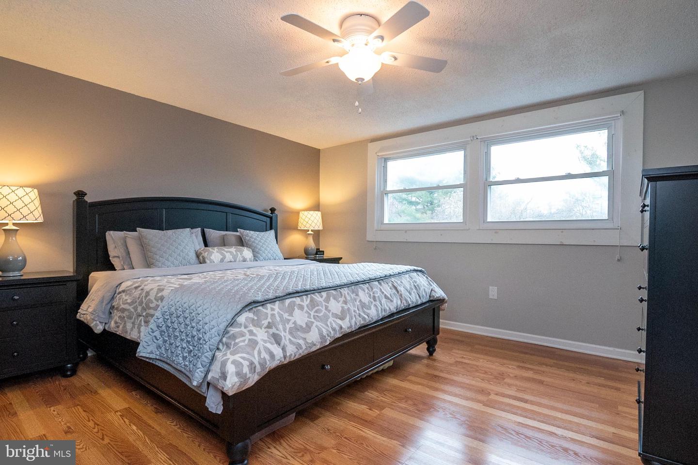 5828 Robins Nest LANE