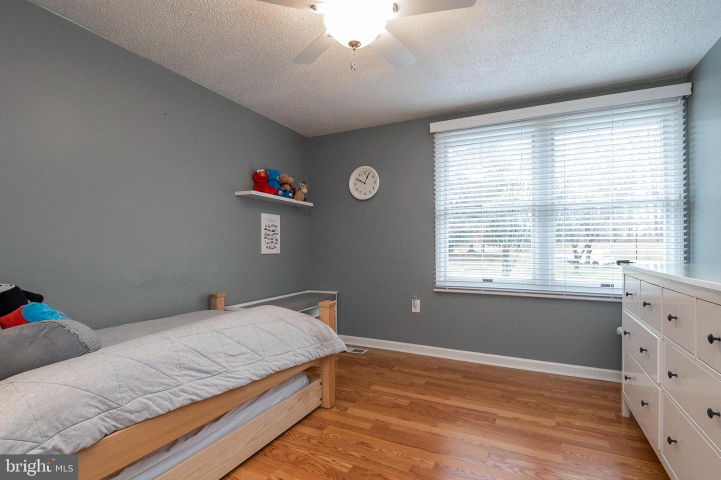 5828 Robins Nest LANE