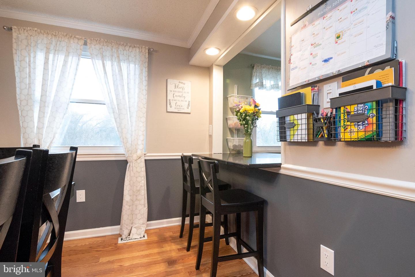 5828 Robins Nest LANE