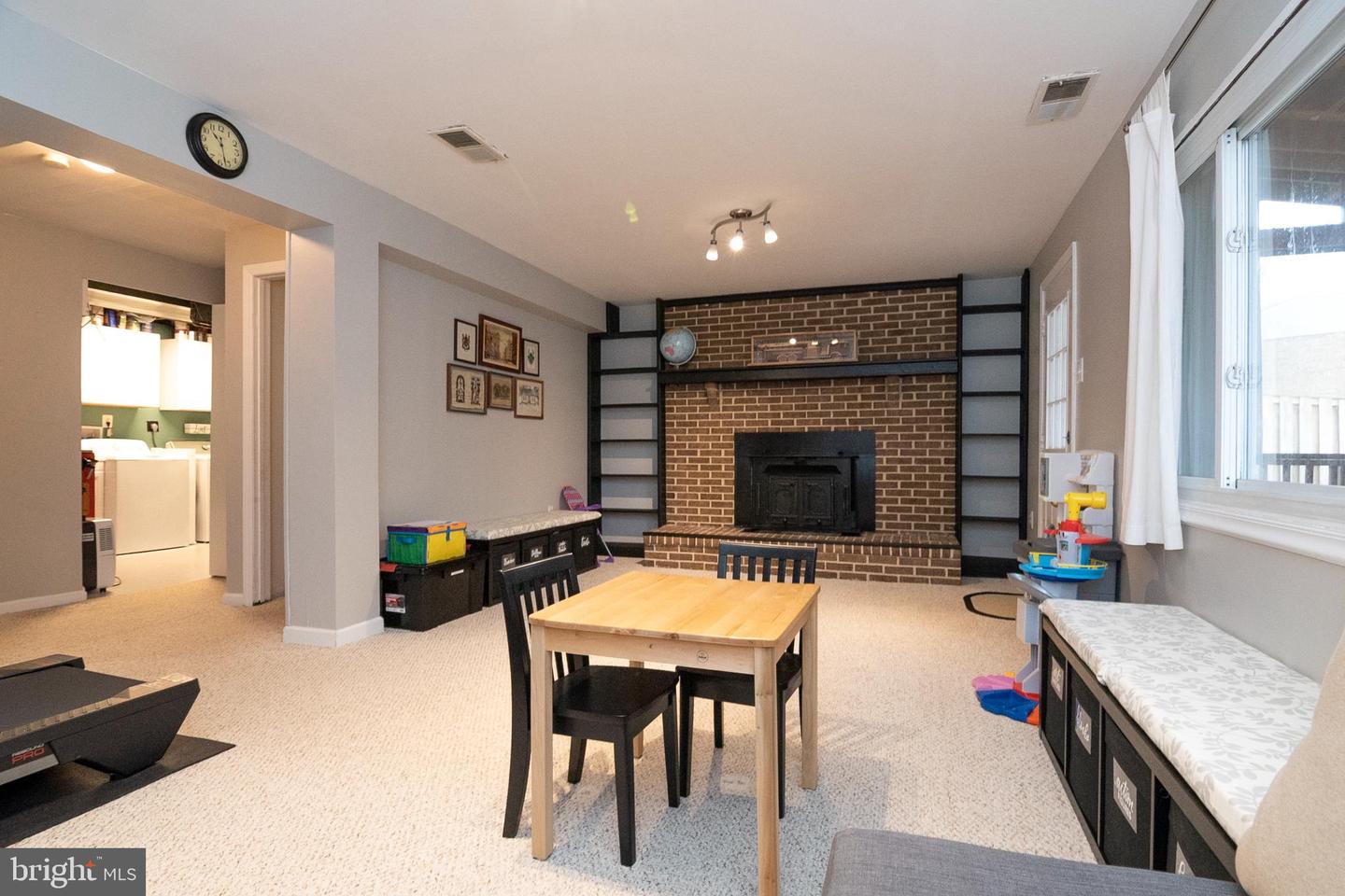 5828 Robins Nest LANE