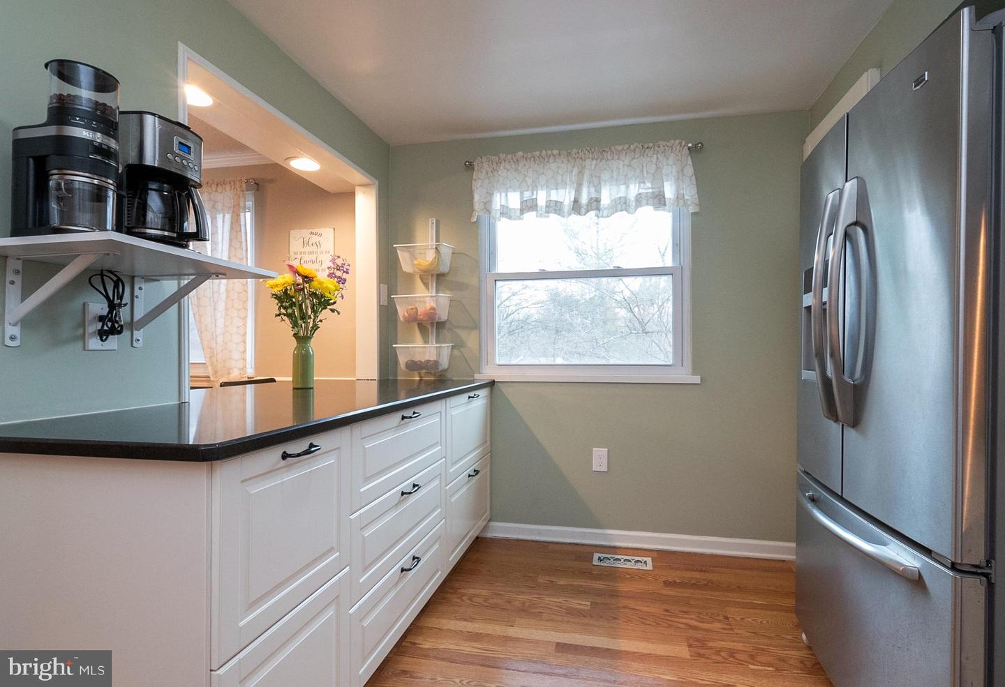 5828 Robins Nest LANE