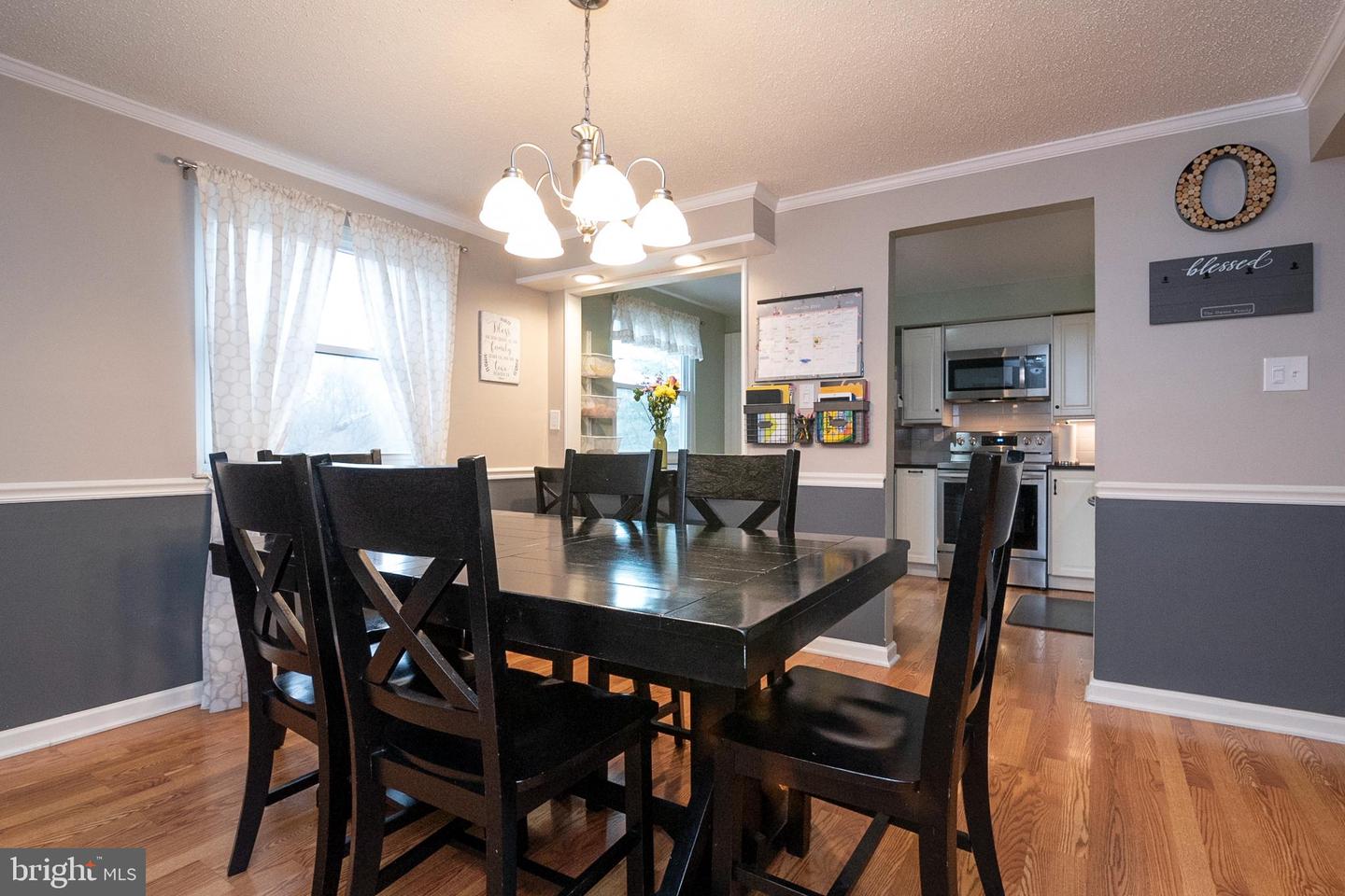 5828 Robins Nest LANE