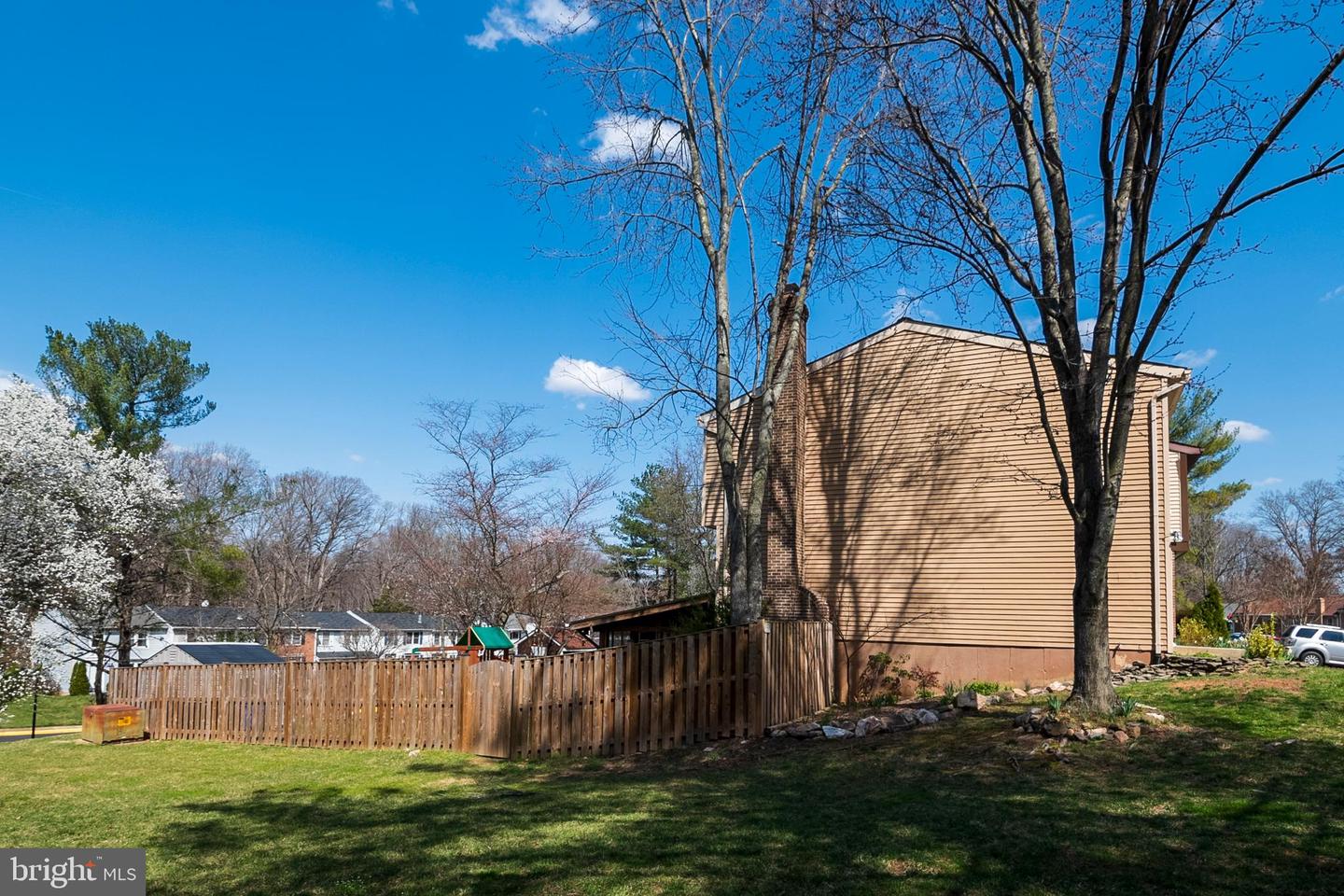 5828 Robins Nest LANE