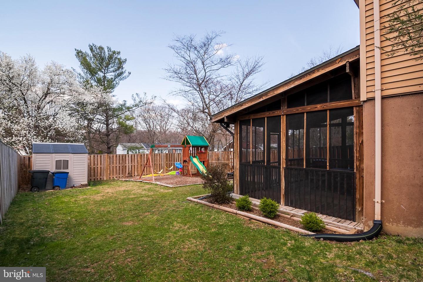 5828 Robins Nest LANE