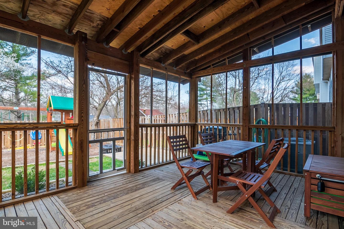 5828 Robins Nest LANE