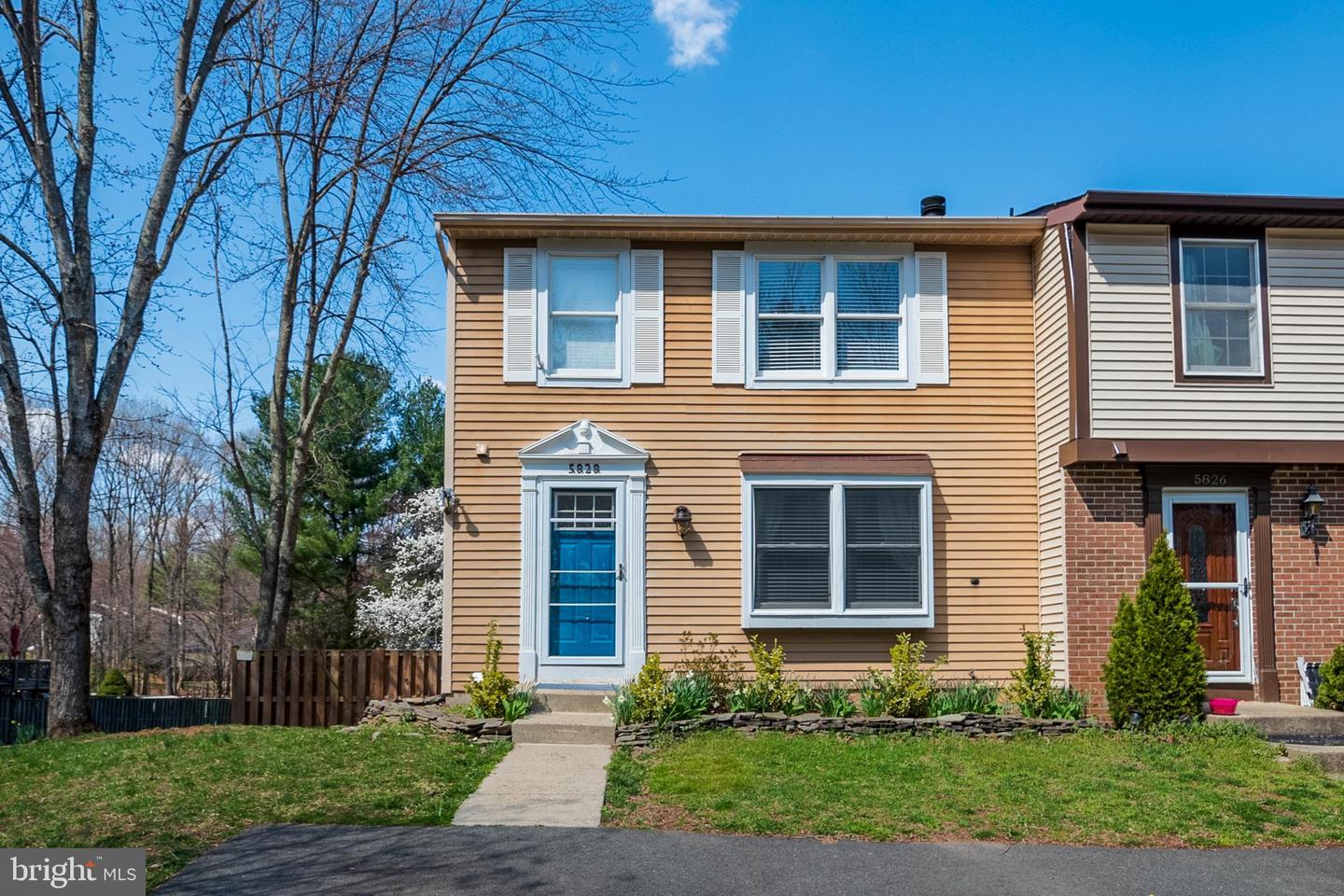 5828 Robins Nest LANE