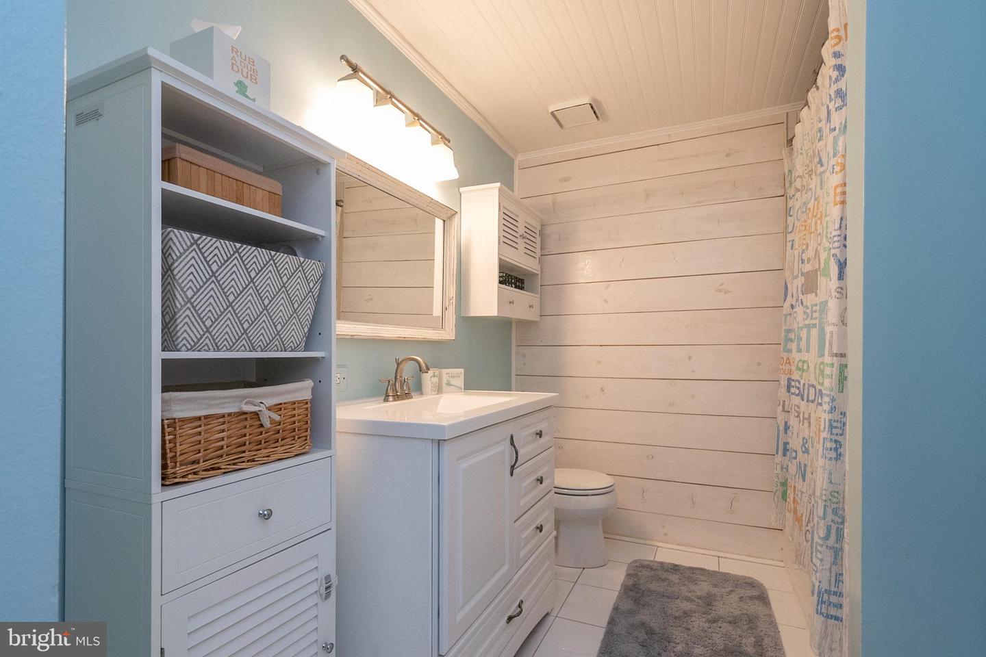 5828 Robins Nest LANE