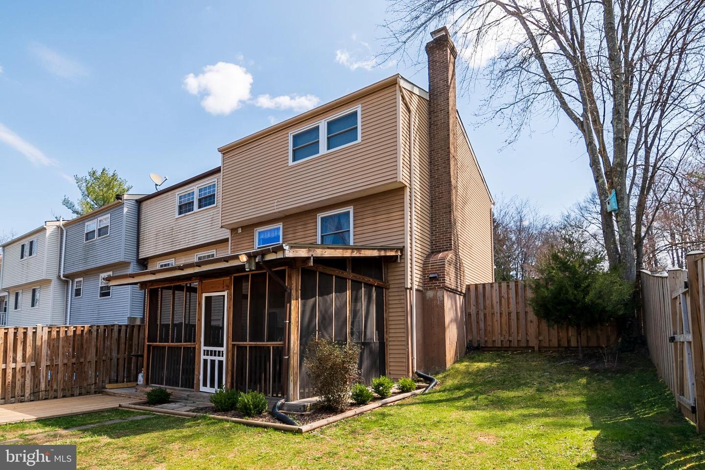 5828 Robins Nest LANE