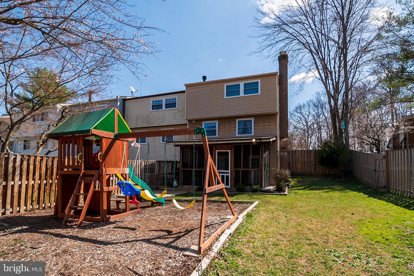 5828 Robins Nest LANE