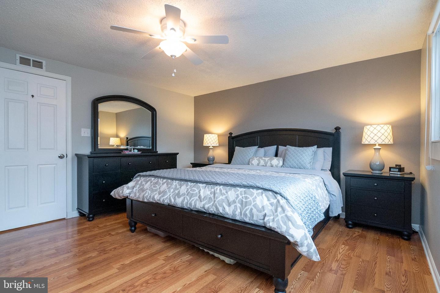 5828 Robins Nest LANE