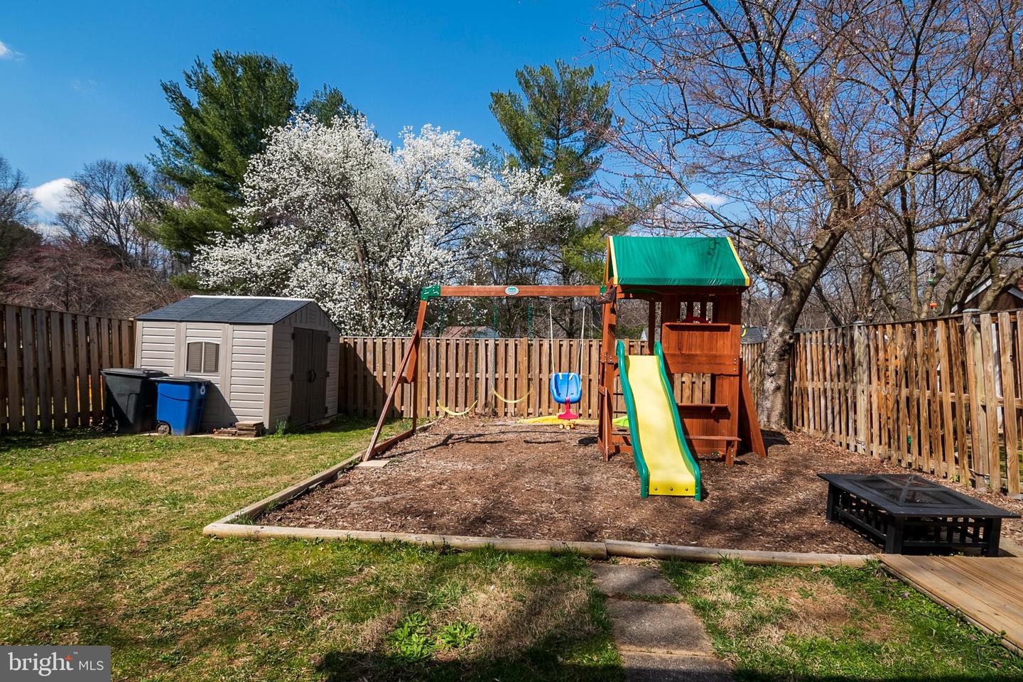 5828 Robins Nest LANE