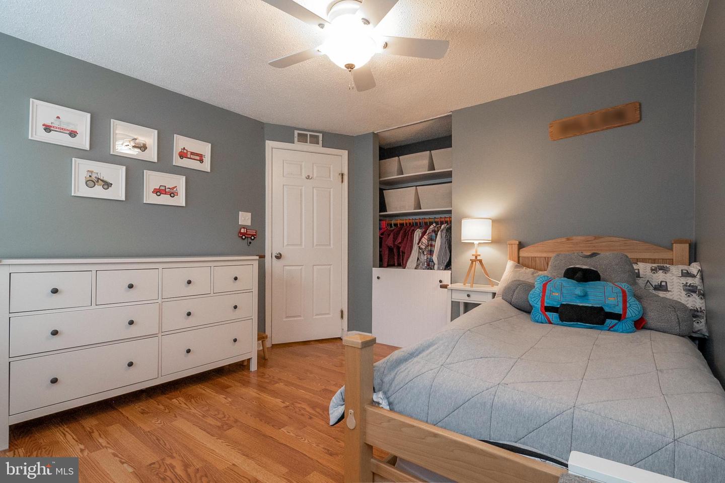5828 Robins Nest LANE