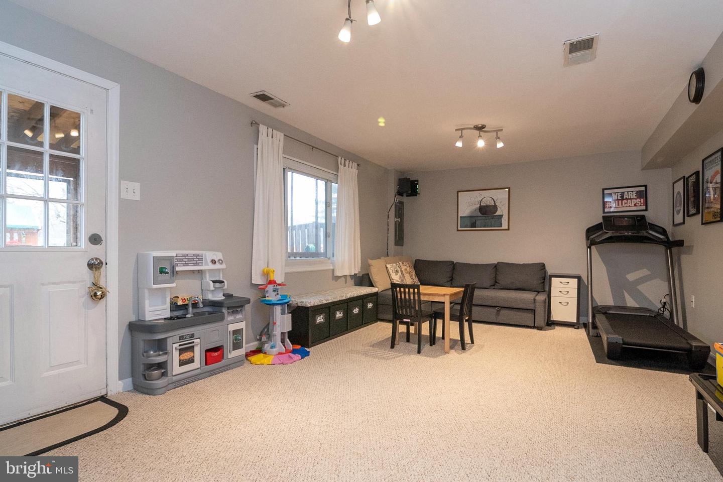 5828 Robins Nest LANE