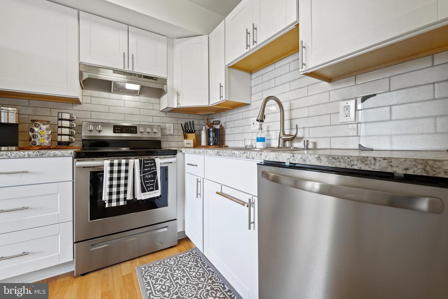5804 Village Green DRIVE Unit: H