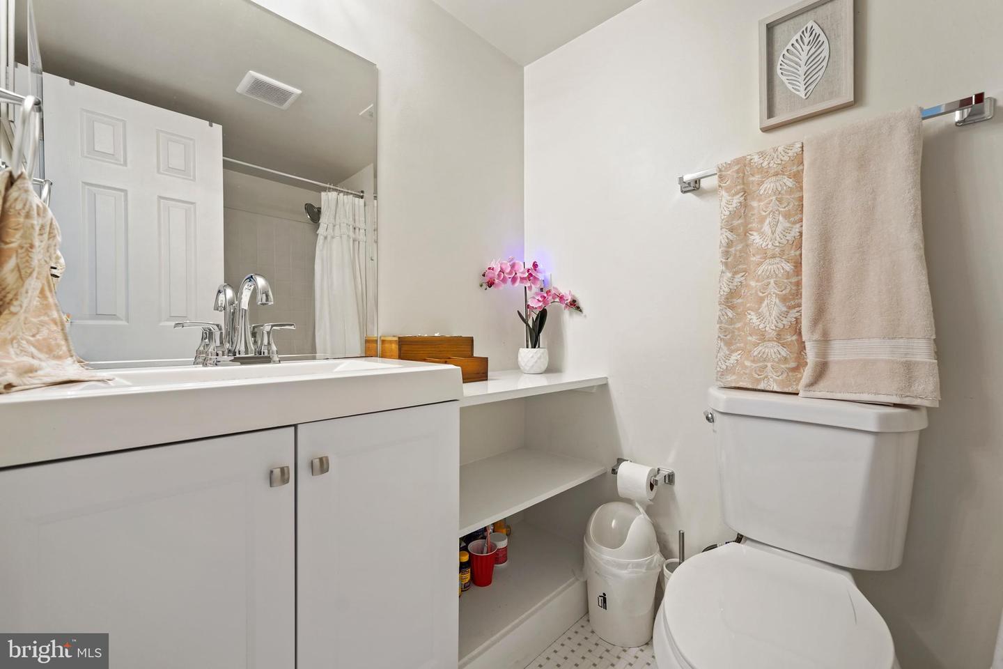 5804 Village Green DRIVE Unit: H