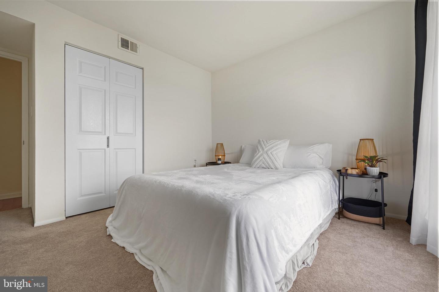 5804 Village Green DRIVE Unit: H