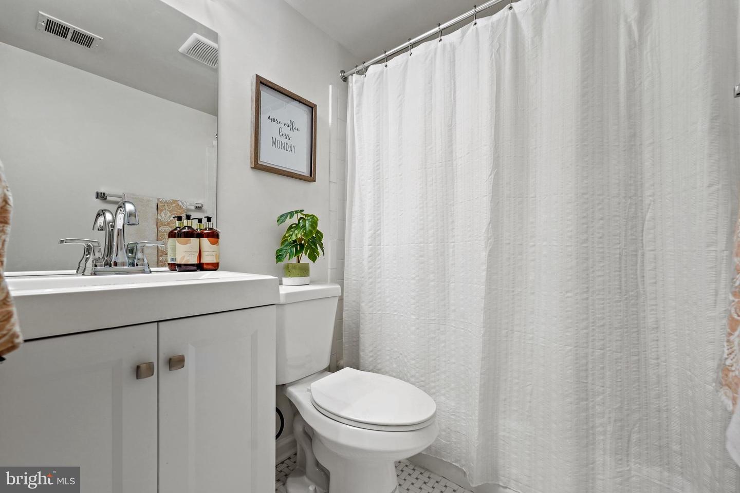5804 Village Green DRIVE Unit: H