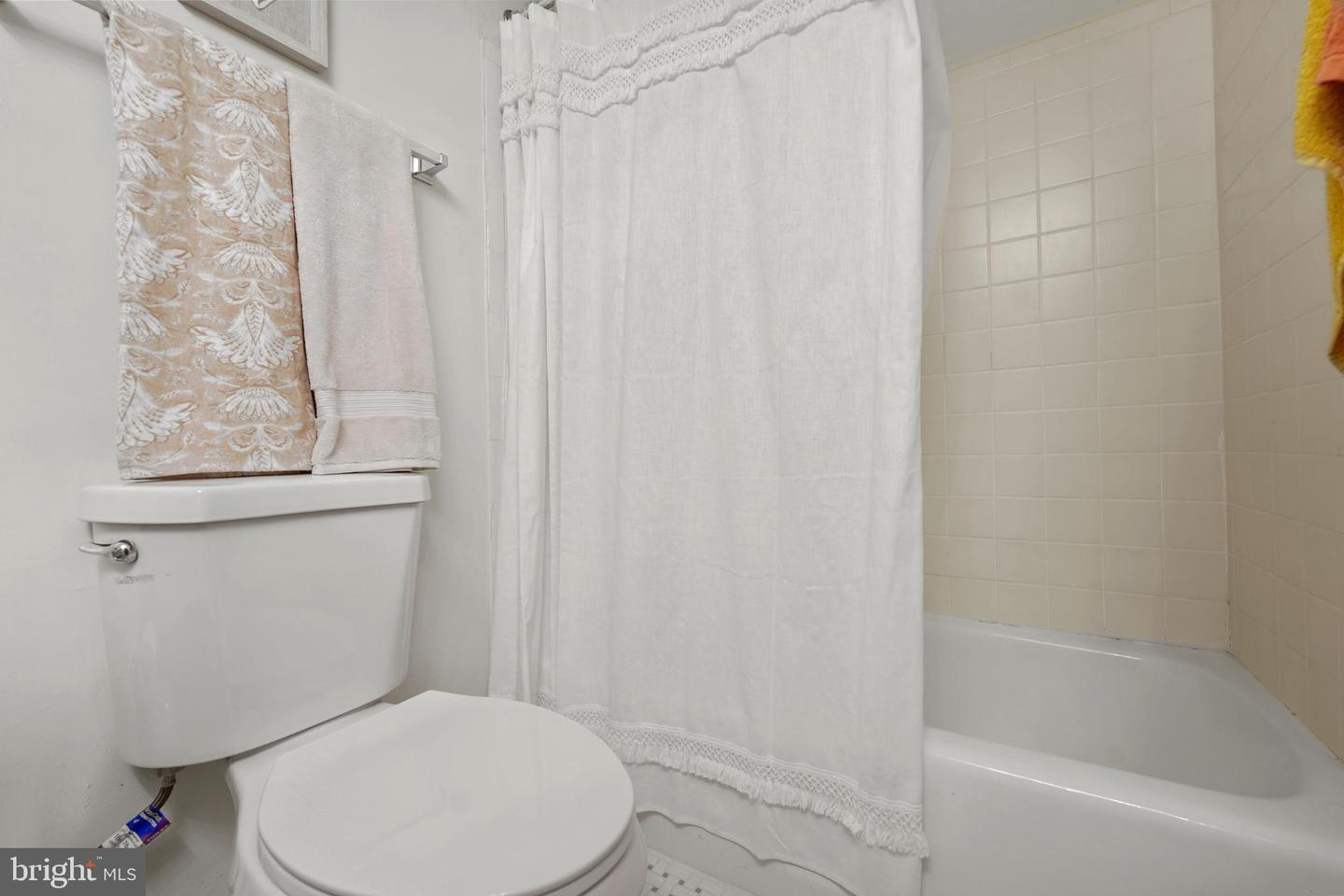 5804 Village Green DRIVE Unit: H